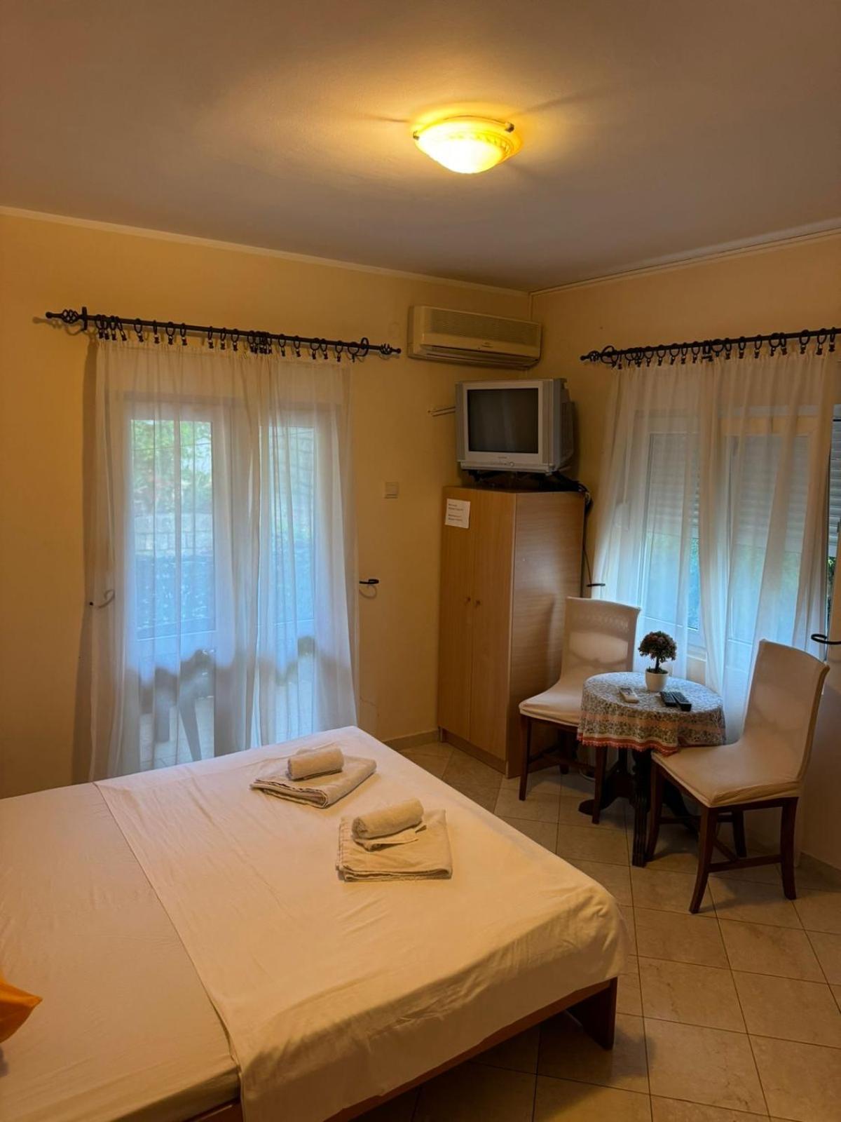 Studio On The Coast, With A View Of The Sunrise,Free We-Fi Kotor Extérieur photo