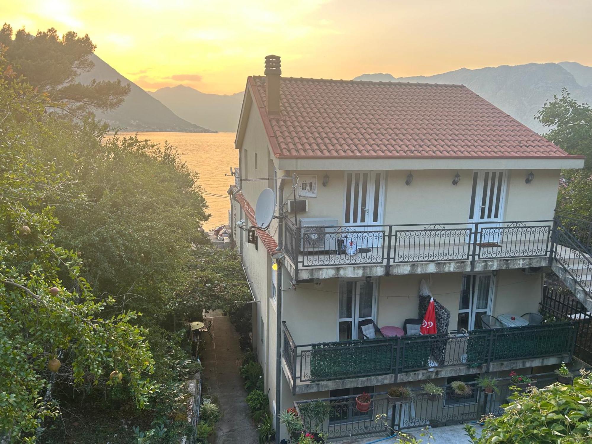 Studio On The Coast, With A View Of The Sunrise,Free We-Fi Kotor Extérieur photo