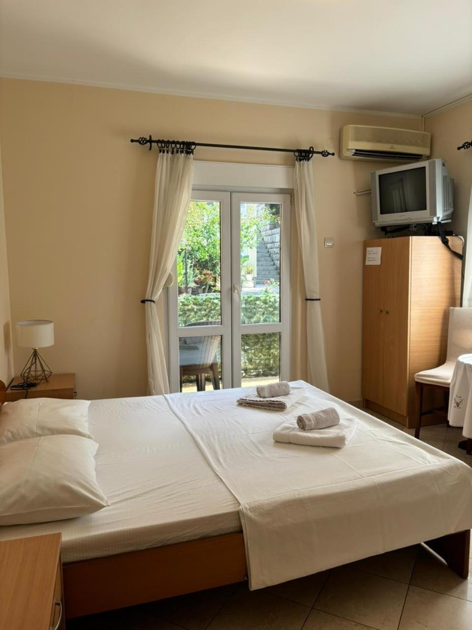 Studio On The Coast, With A View Of The Sunrise,Free We-Fi Kotor Extérieur photo